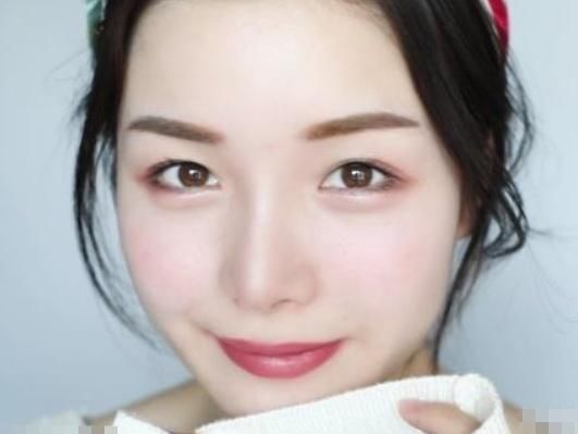  『BB』化妆别只涂BB霜！用“它”做底妆，妆容或许更服帖