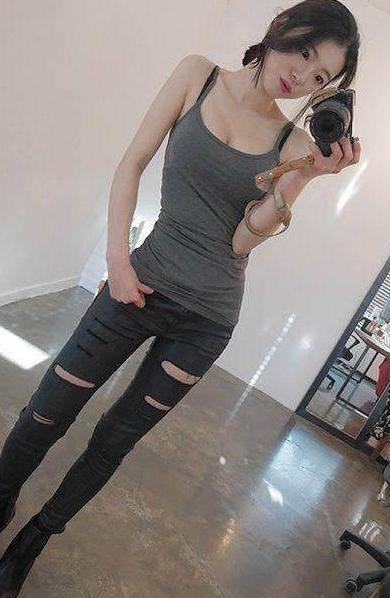 紧身裤更加的显身材提臀， 展现优雅之美，修身不臃肿