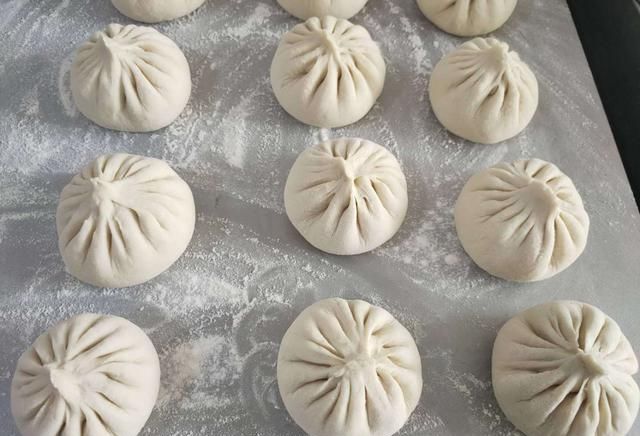 做法@老厨师教你做芹菜肉包子,皮薄馅多、松软可口,赶快收藏哦