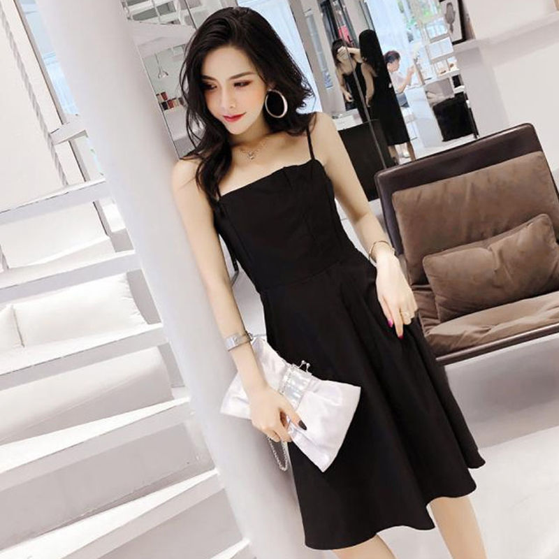 媳妇越来越败家，胆子真大，穿成这样也敢出门，真让人不放心