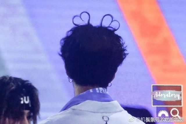 小鬼双马尾驯鹿造型，朱正廷吸血鬼眼妆，范丞丞爱心发型！