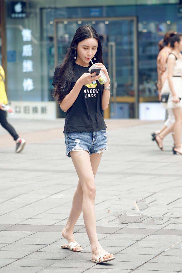 重庆街拍, 气质美女注重个人形象, 美丽大方, 释放成熟女性的魅力