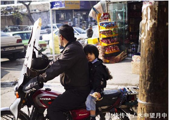 中国小伙去伊朗旅行，坐上当地摩托车，却被直接带回家？