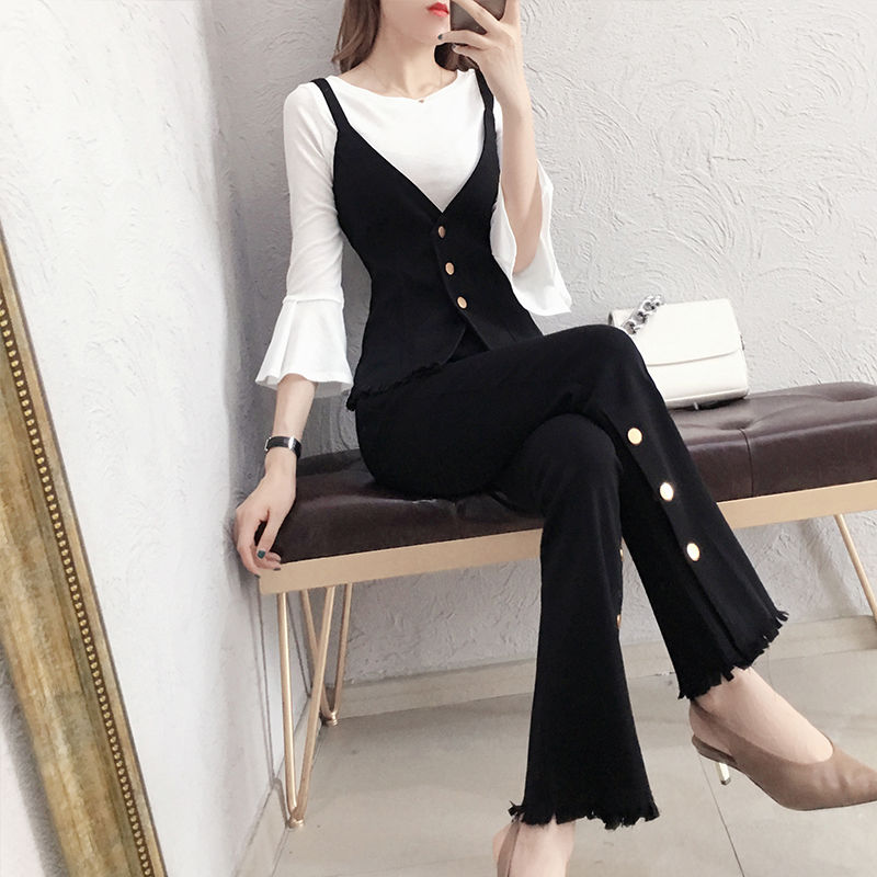 腿短的小个子女生，中秋国庆选一款短裙小套装，娇俏显高美炸了