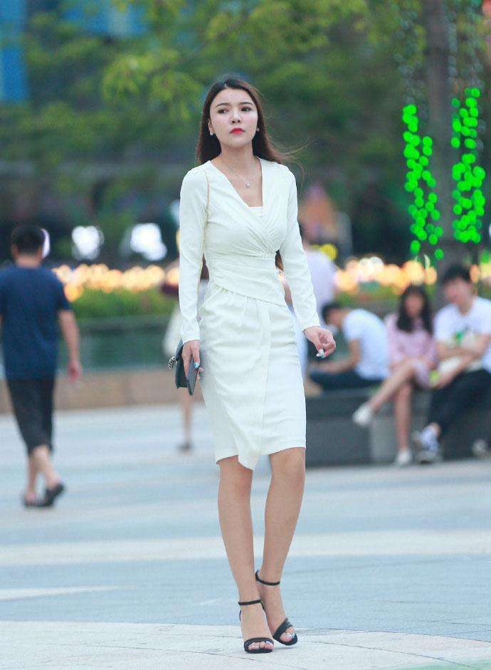 街拍: 尽情秀出自己的大长腿和好身材, 图3的两个小姐姐都很有魅