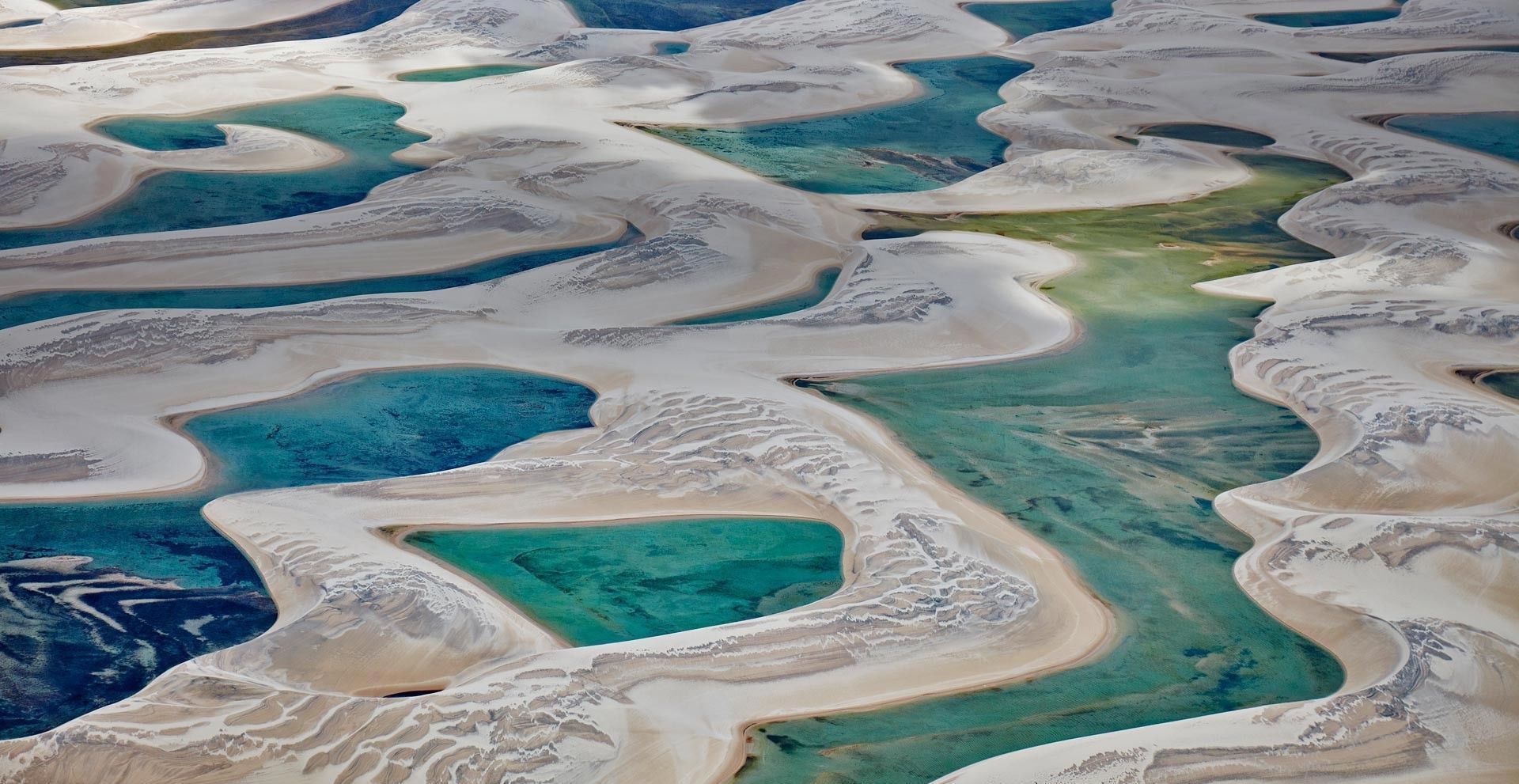 全球最美假沙漠:百里沙漠存千湖，任意角度都让人感觉窒息之美