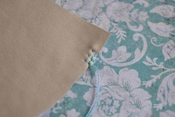 锁边珠绣的手工制作教程，让整体衣服更加时尚高贵，收藏起来