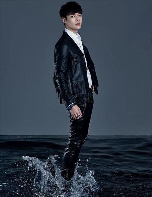 男星皮衣照:王俊凯帅过鹿晗?李易峰输给杨洋的原因好搞笑