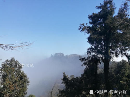 登上海拔1300米的南岳衡山，终于见到了2019年第一缕阳光