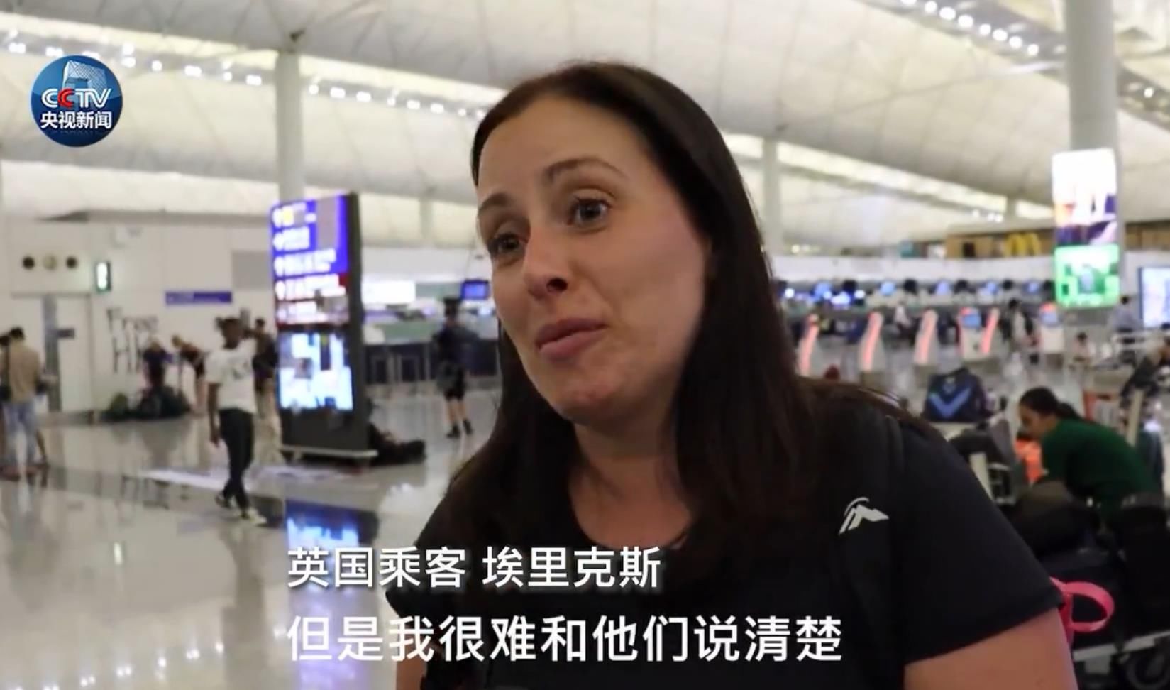 非法示威者把香港机场整成这样,外国乘客很＂绝望＂