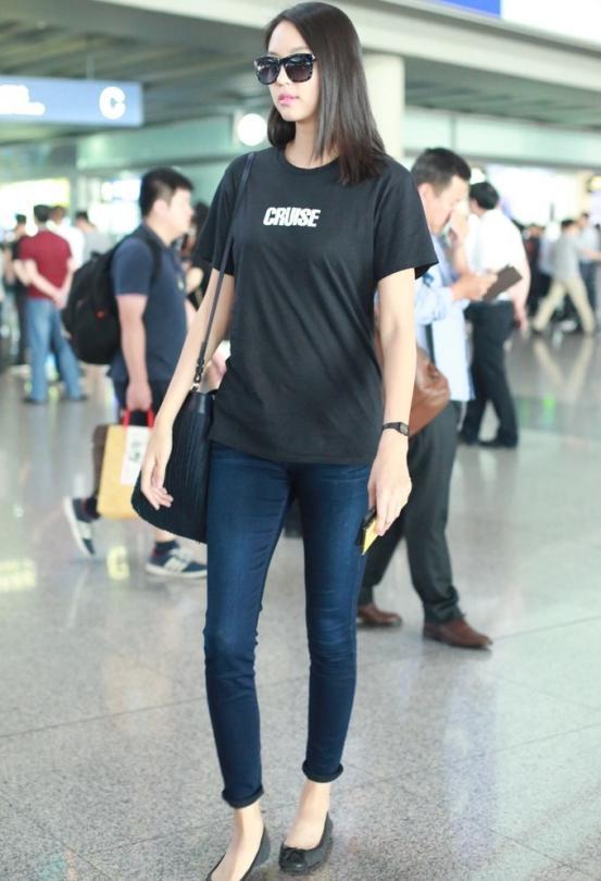 张梓琳太高了！仅仅一条牛仔裤就穿出腿长一米，网友：逼死普通人