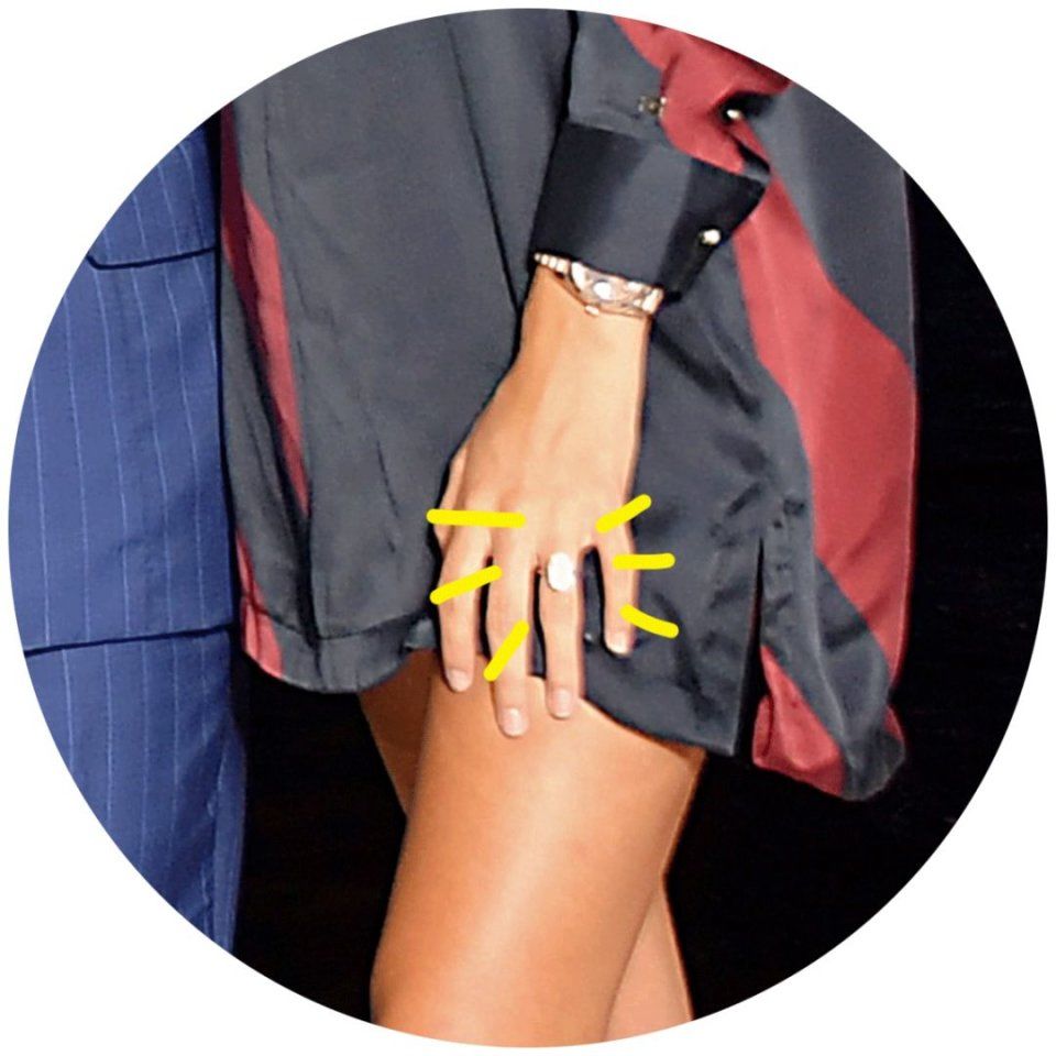 看热闹 | 这些人跑到黄浦江边比谁钻石大，你猜比伯嫂的排第几?