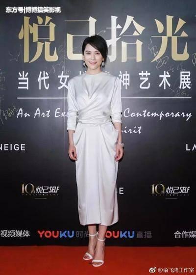 46岁俞飞鸿气质炸了，同框26岁郑爽简直秒杀，网友直呼太嫩了