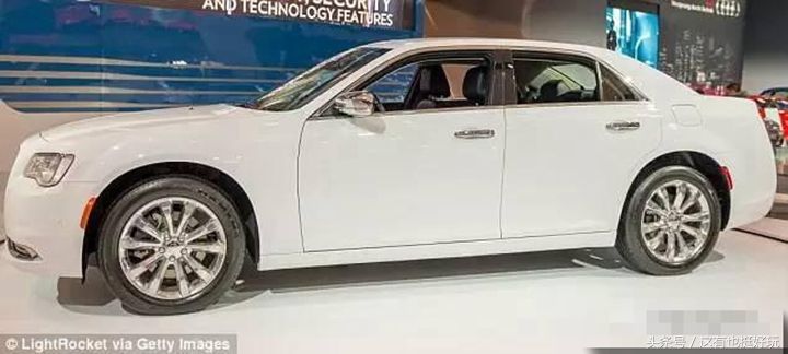 图中的这位美女来自俄罗斯，名字叫Viktoria Nasyrova