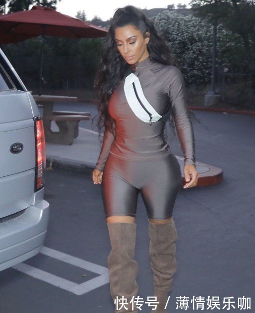 卡戴珊又来作妖了，穿连体裤秀出“葫芦”身材，真的好辣眼睛！