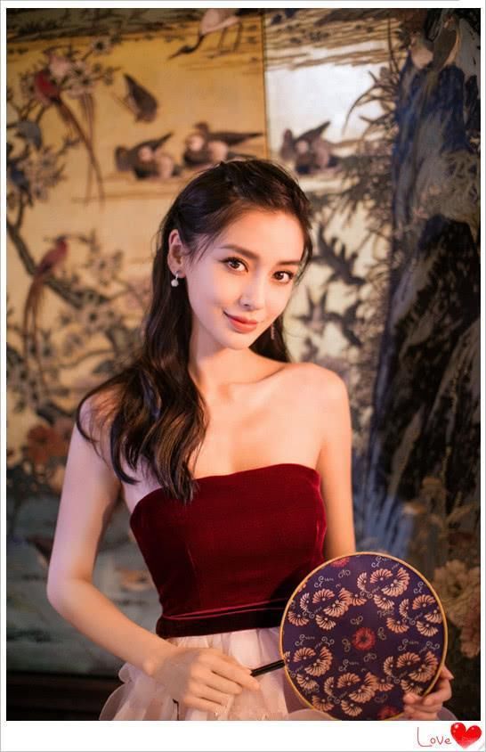 看完angelababy的抹胸裙，再看马伊琍的，我决定不剪短发了!