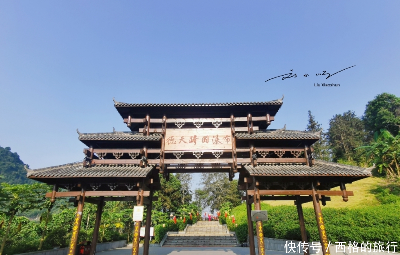 十一当天实拍广西5A级旅游景区,到处是国旗,游客并没有想象的多