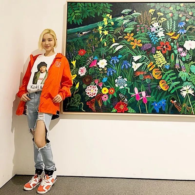 Yeezy、OW x AJ1 齐亮相，看看女神们最近又上脚了什么鞋!