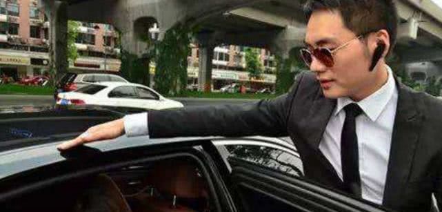  【领导】跟领导一起出差，应该谁坐副驾驶？不搞清楚很容易“丢