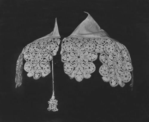 她是凡尔赛宫的点缀,也是女神裙上的珠光