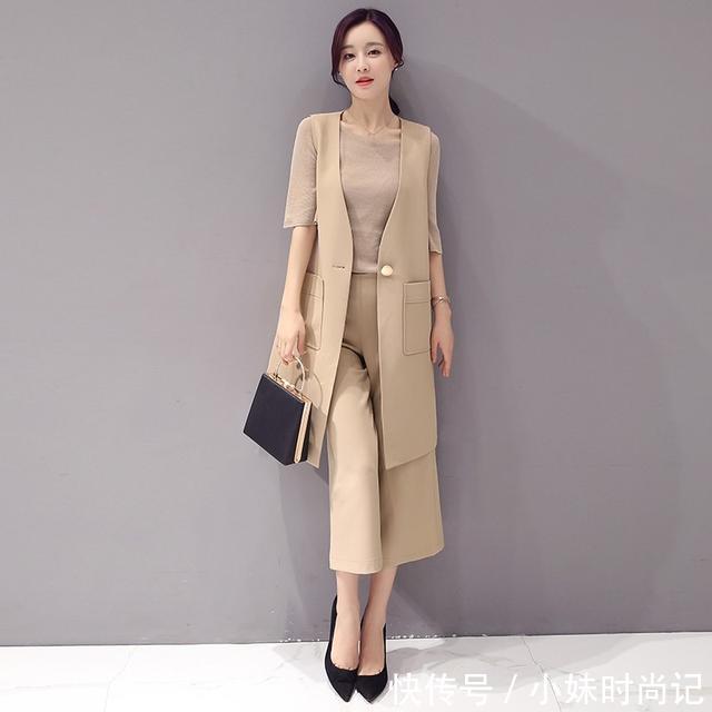 【气质】30岁的职场女性也有妩媚动人的时候,干练套装让你更加优雅时尚