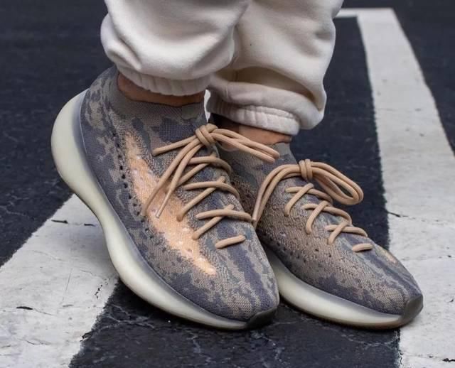  开启抽签发售：业务量挺大，Yeezy 380新＂Mist＂颜色29店摇签开售，速备案！