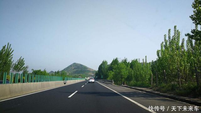  「沥青路面」几乎整条高速都是沥青路，为什么一到收费站却变成