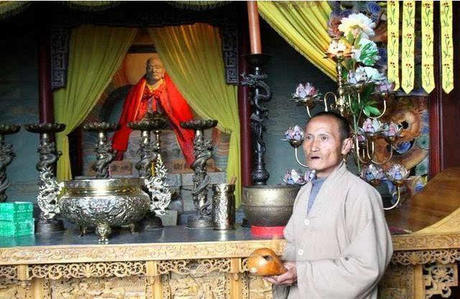 山西有座神秘寺庙,庙中12尊佛像都是“包骨真身”