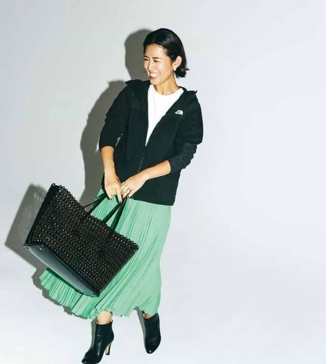  『画龙点睛』日本最顶流的时尚博主 大草直子的配饰与简单衣服的搭配法则