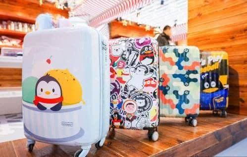 遗失行李之都!游客丢失的行李在这里出售,淘到手机平板都是常事