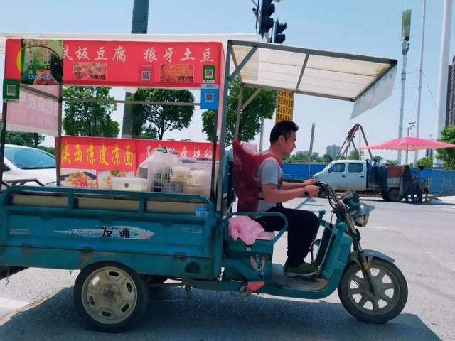  赵彬：看完这个外卖小哥的朋友圈，我惊了