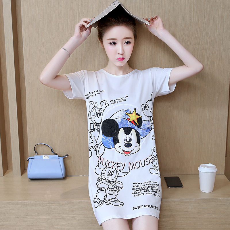 现在特流行这样穿:”裤子失踪“穿，宽松T恤+短裤，时尚时尚