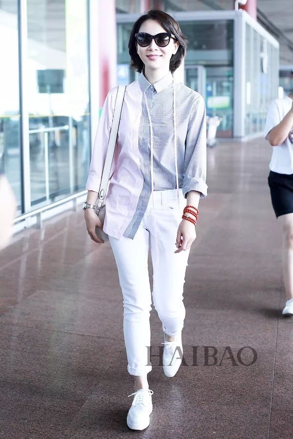 李小璐高调复出靠母女装扮嫩?刘雯一裤两穿太会搭…【海报街拍】