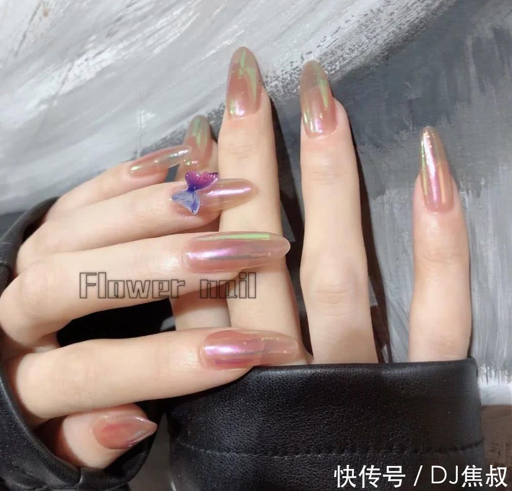 『闺蜜』做一次极光色美甲吧!闺蜜吵着让我陪她去做