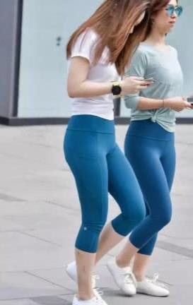 不要因为难看的“三角区”而放弃穿打底裤，更不要损失属于你的美