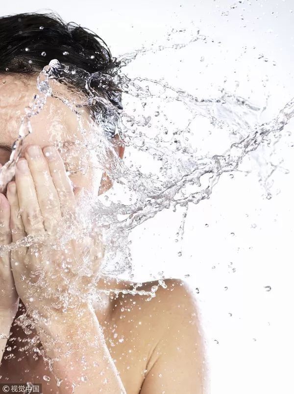 拜托了!化妆包 丨 闷热的夏天,你的毛孔真的需要深层清洁!