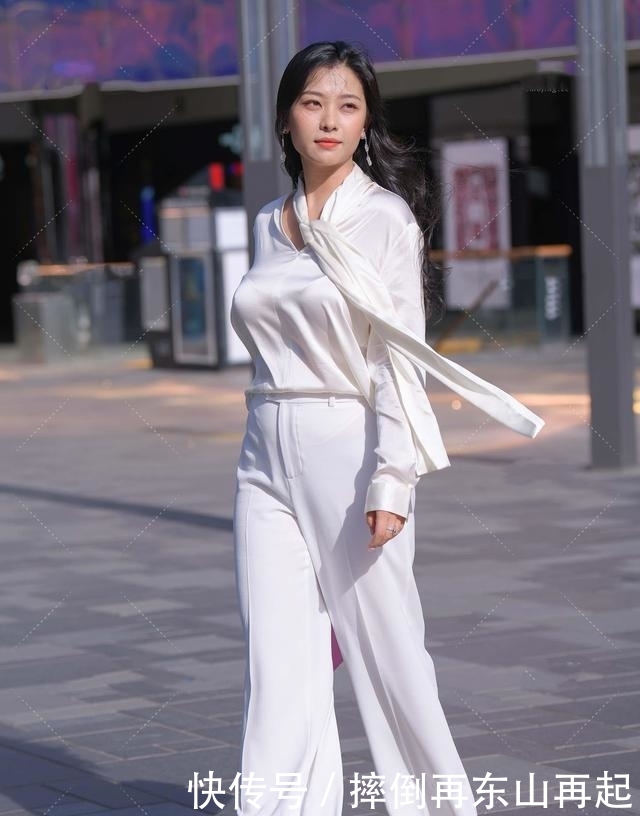  性感■有一种性感叫微胖，一身白还能美出新气质，全靠穿衣小心机！