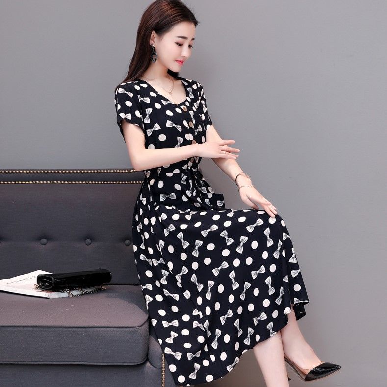 太美了，如今的美女真大胆，穿着性感不露真心美，迷倒一大片男人