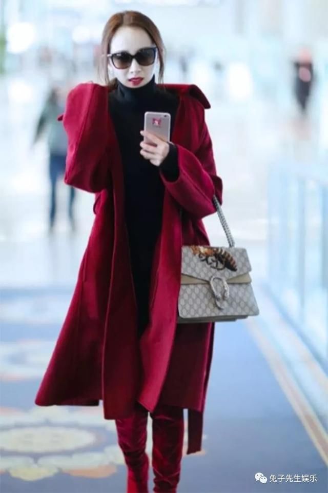 杨幂又与西班牙王后撞衫，这次谁输谁赢还真不好说！