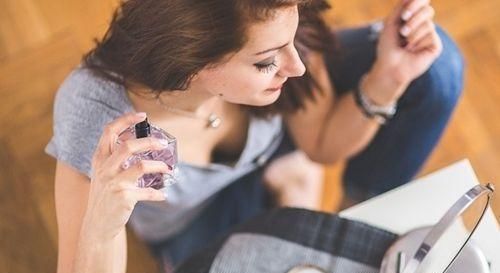  『肚皮』怀孕期间，你敢用化妆品吗？宝妈：何止化脸上，肚皮也不能放过！