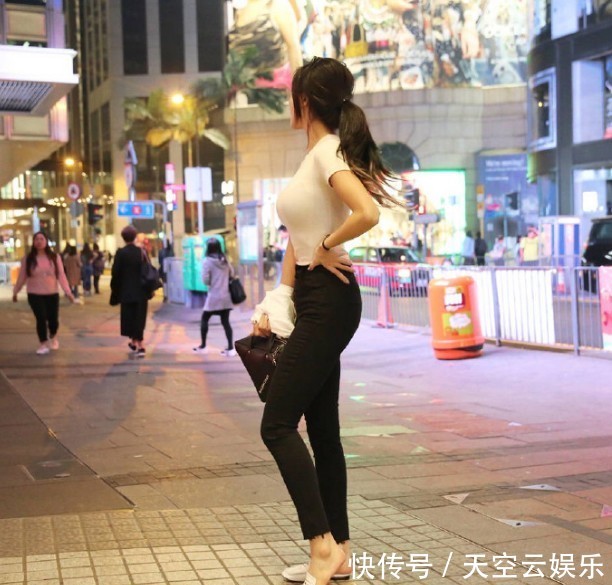 『 美女』你打几分？，这个美女的笑容和身材