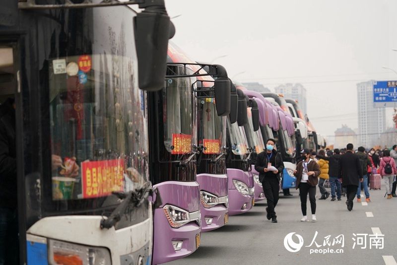  工作■河南483名务工人员集体乘车赴浙江上班