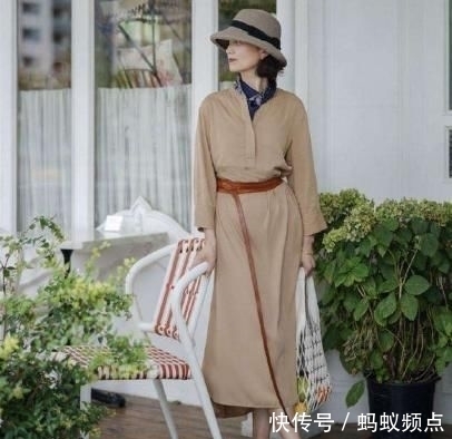 『中年』女人到了中年，要想显得年轻，今年秋天得舍得穿“它们”