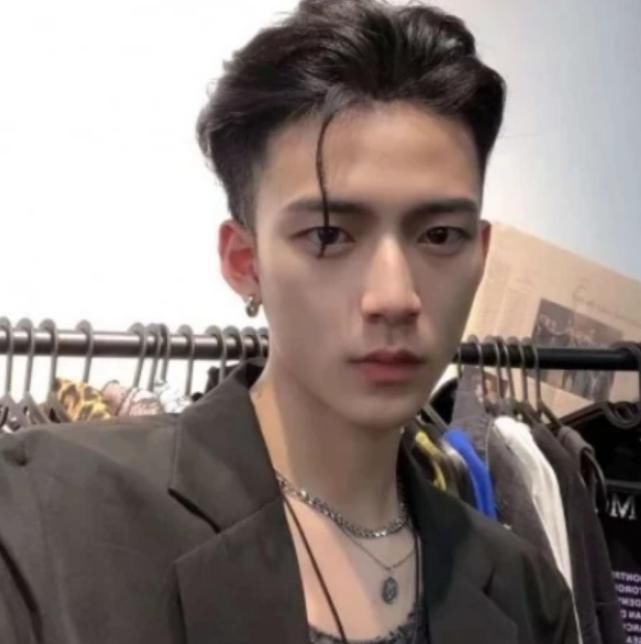  【屌丝】“五官不过关”的男生，最好别剪“寸头”，这3款造型让你屌丝变男神！