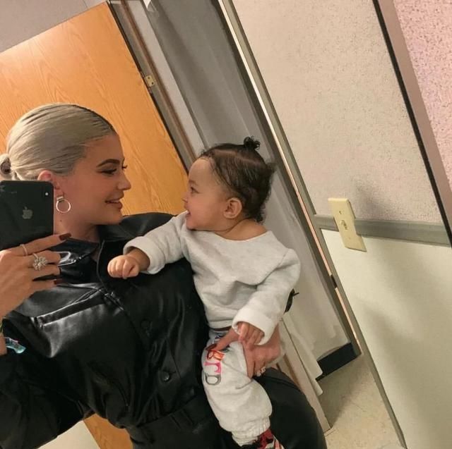  「很爽」做Travis Scott和Kylie的女儿是什么体验？Stormi:谢邀，很爽