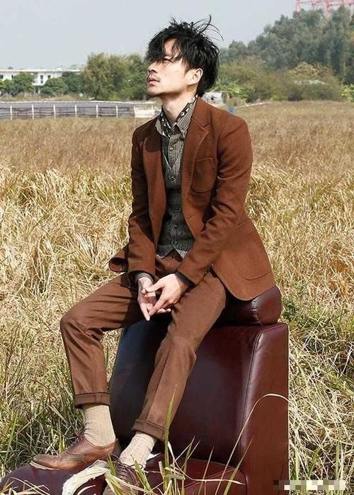  #咖啡色#做好这些事，挑选正确的服装，让你看起来更加的“商务成功人士”