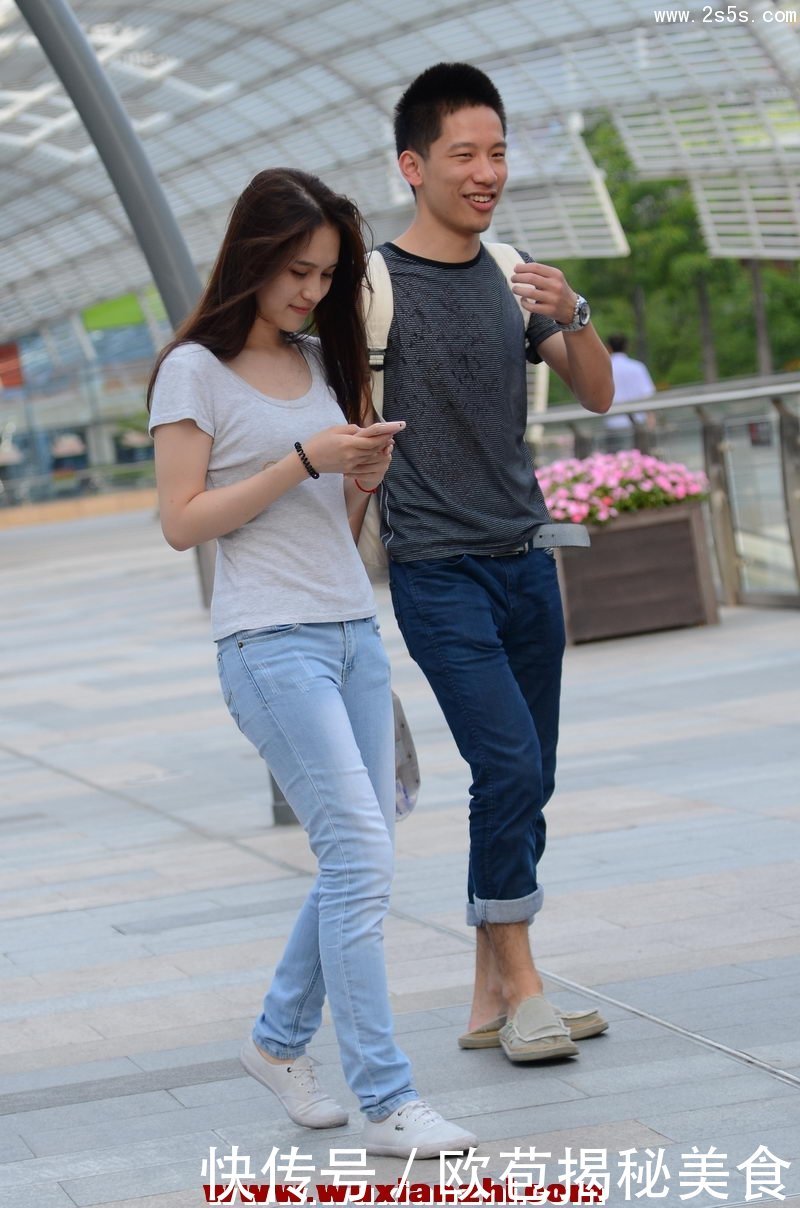 路人街的拍:好苗条小姐姐,高跟鞋和紧身牛仔裤秀出玲珑曲线!