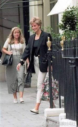 戴安娜王妃不爱高定偏偏爱它？这么丑还能大火好奇怪