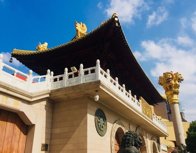 国内“最牛”寺庙，建在市中心占地面积大，却没人敢拆除