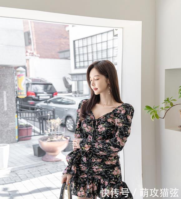 「女人」孙允珠V领碎花连衣裙,优雅时尚女人味十足
